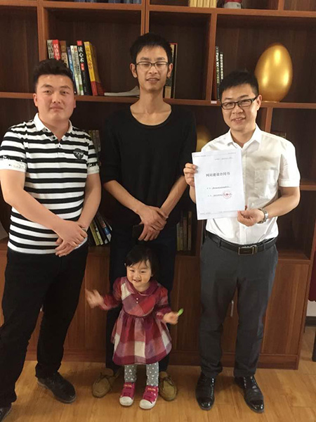 客戶(hù)合影.jpg 客戶(hù)合影.jpg